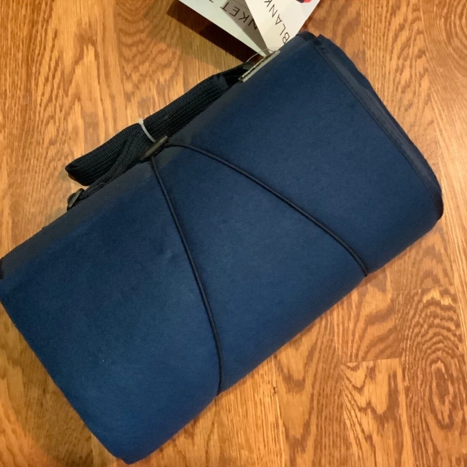 KU Blanket Tote Blue Jay Hawk Zipper Pocket Shoulder Strap New Old Stock 50 X 58 - Image 2 of 4