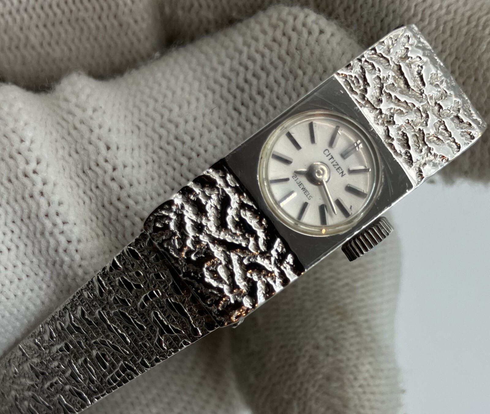 Vintage CITIZEN 21-Jewel Hand-Wound Silver Watch 12mm Case Width