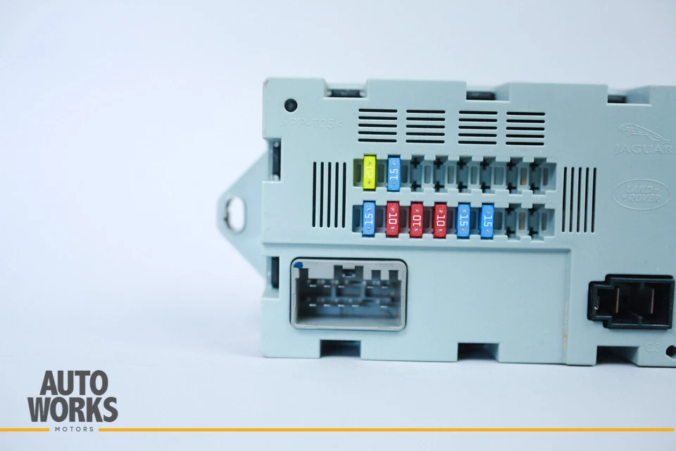 Módulo de control de relé de conexiones de caja de fusibles Jaguar F-PACE X761 17-19 FABRICANTE DE EQUIPOS ORIGINALES Foto 2 de 4
