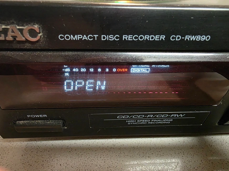 Gravador de disco compacto Teac CD-RW890 liga gravador não testado sem controle remoto - Imagem 2 de 4