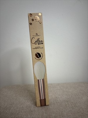 Coffee To Glow Highlighter Brush 01   Makeup Highlighting Brush for Radiant Glow