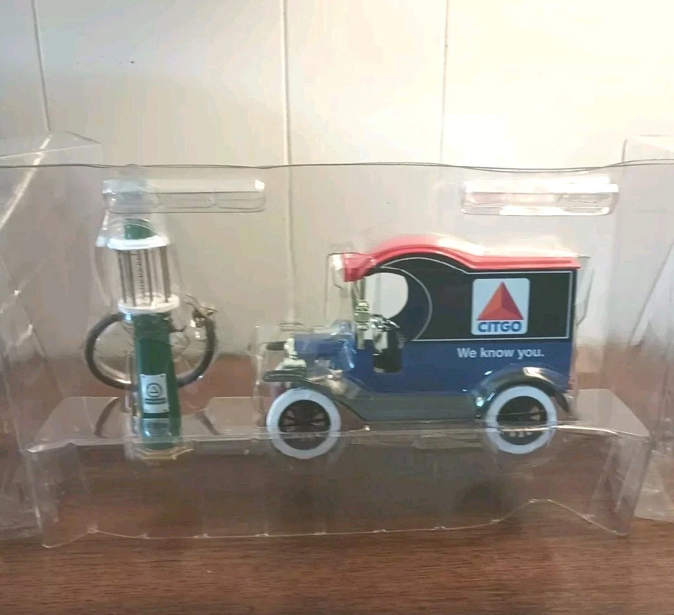 Citgo Diecast 1912 Ford Model T Delivery Truck Coin Bank & Wayne Gas Pump  - Image 4 of 4