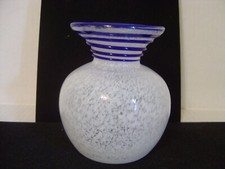 VERY PRETTY HAND BLOWN COBALT BLUE SPIRAL AND WHITE ART GLASS VASE 4-3/4" HIGH