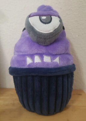 RARE Universal Studios Despicable Me Minion Mayhem Evil Cupcake 7'' Plush