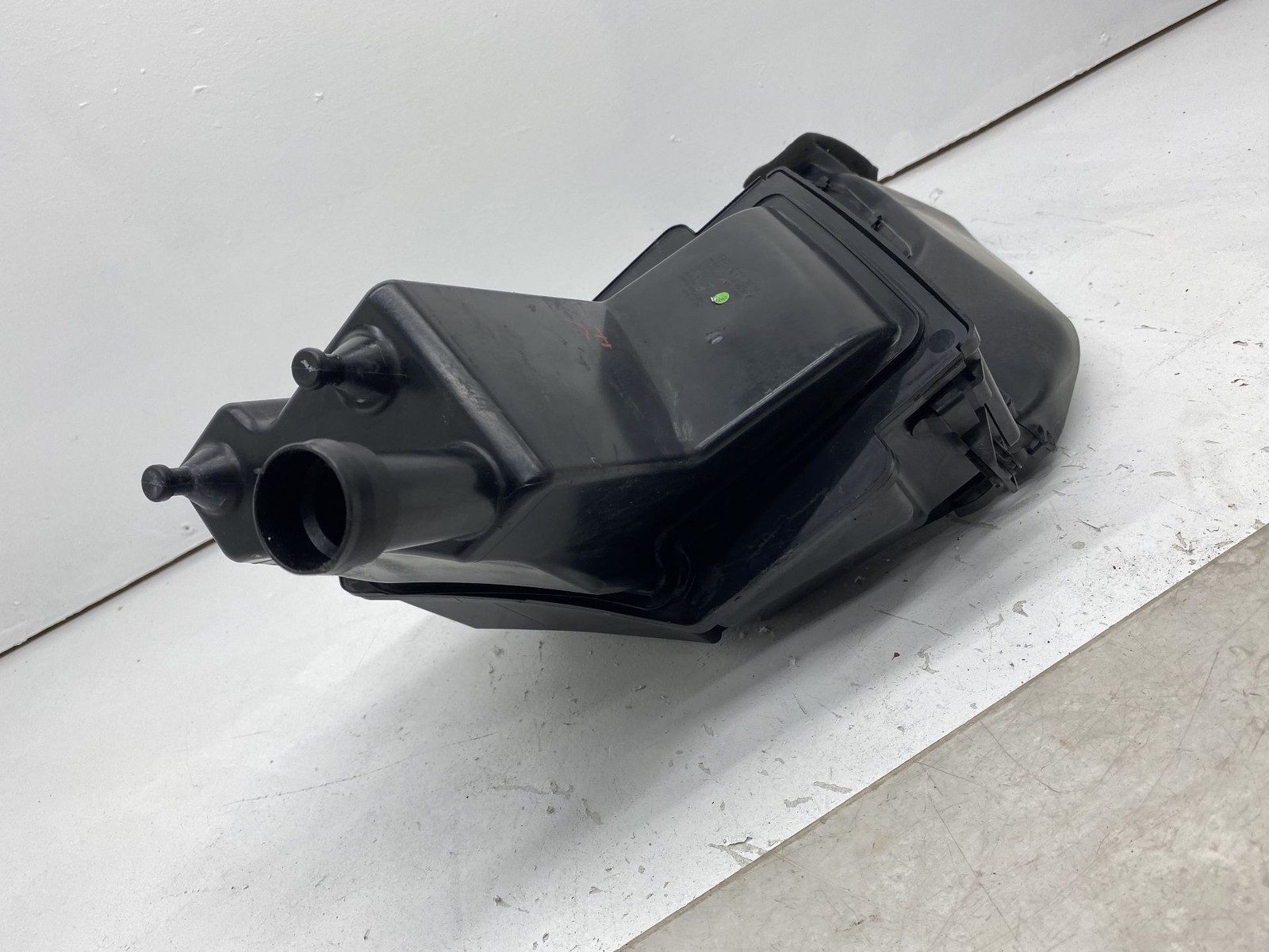 2010-2020 BENTLEY MULSANNE 6.8L FRONT RIGHT AIR FILTER HOUSING TUBE 3Y0129567