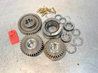 1972 David Brown 990 Tractor Transmission Pinion Shaft Gears 942672 942671
