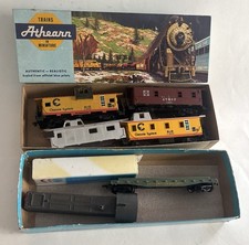 Vintage Athearn Ho Lot Of Kit Models Trains in miniature Cargo As Is