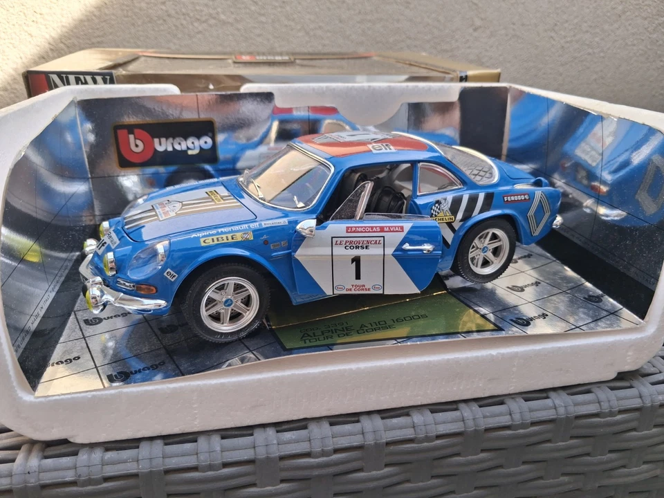 Bburago 1:16 Rara Alpine A110 1600S Tour De Corse 1973 Gold Collection, Cod 3391 - Immagine 4 di 4