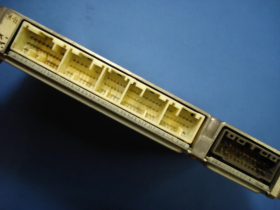 Módulo de computadora de motor ECU 89666-30131 OEM genuino Lexus GS300 GS400 GS430 Foto 2 de 2