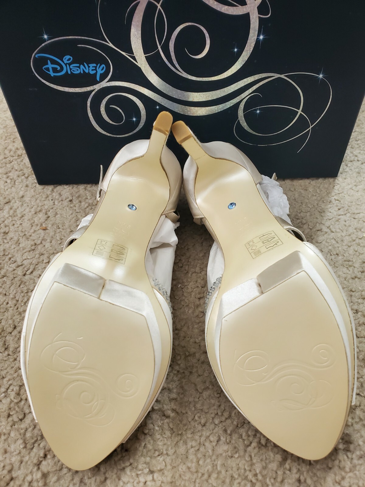 Disney Limited!  The GLASS SLIPPER COLLECTION Shoes color Ivory 9.5M US image 3