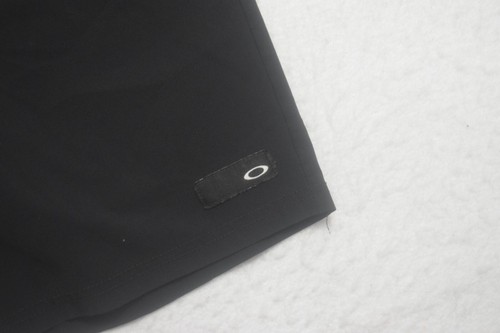 Oakley Golf Shorts Black Flat Performance Stretch Mens Size 32 x 9" - Picture 2 of 7