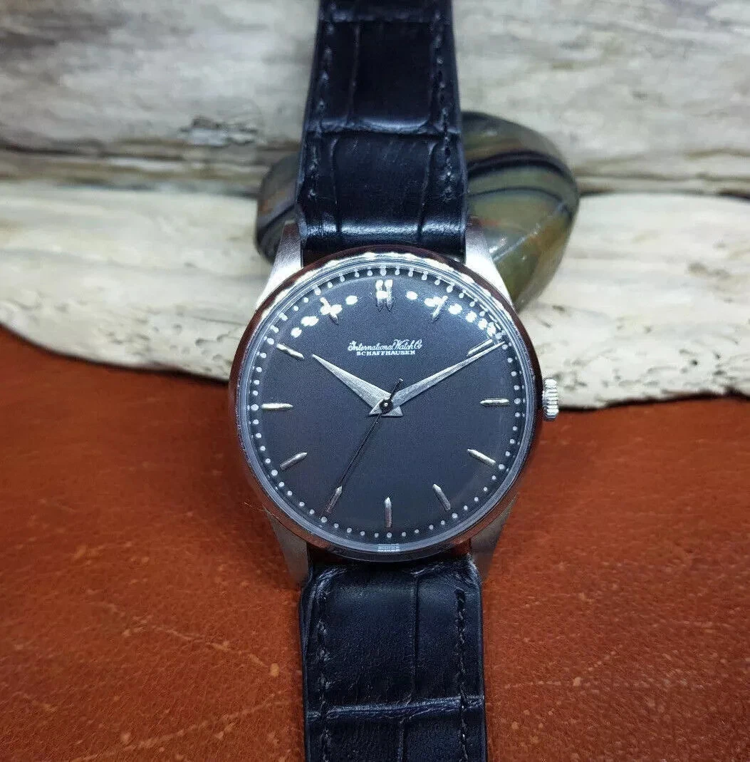 IWC Schaffhausen — VINTAGE IWC INTERNATIONAL WATCH CO., SCHAFFHAUSEN MANUAL WIND WATCH / R076