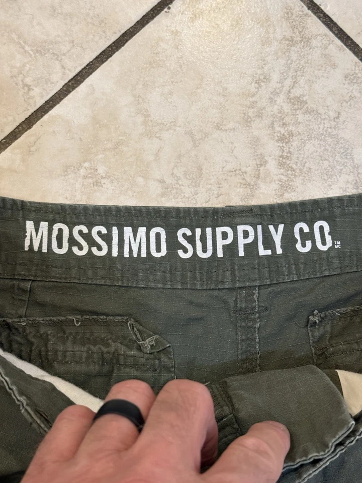 Pantalones Cortos Hombre Mossimo Oliva Carga con Bolsillos Laterales Talla 34x10 Foto 4 de 4