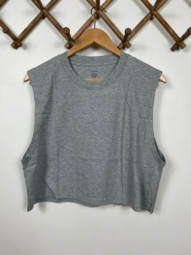 x karla The Sleeveless Cropped Tee 