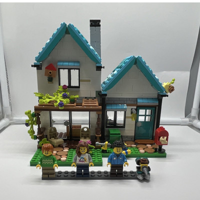 LEGO City Family House 60398 462 pcs w/ Minifigure 4+