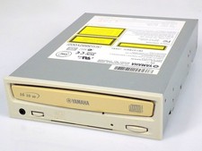Yamaha CRW2100E IDE ATAPI P-ATA CD-RW Writer Masterizzatore Unità Beige Mascherina