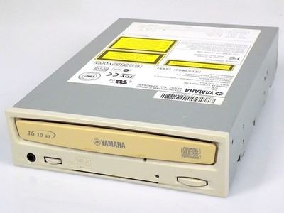 Yamaha CRW2100E IDE ATAPI P-ATA CD-RW Writer Brenner Laufwerk Beige Blende