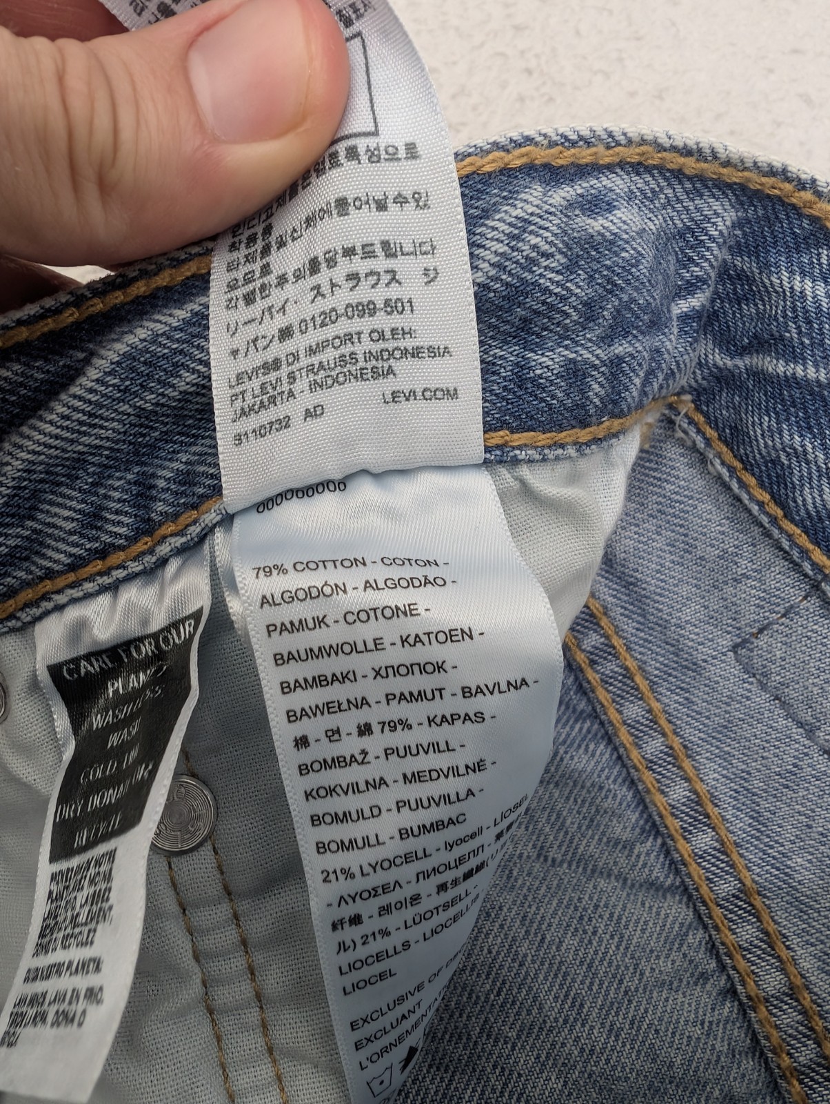 Levi's Women's 501 Original High-Rise Jean Shorts Size 27/Distressed/Lightweight thumbnail 5