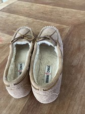 Minnetonka Women s Cally Moccasin Slipper Sz 8.5 Suede Leather Rose Pink