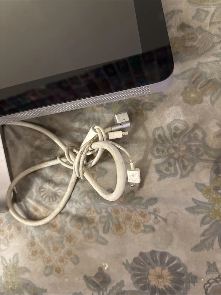 27 (inch): "Cinema-Display" Monitor. | (ONLY) - Image 2 of 4