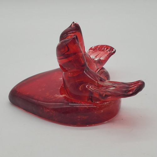 Vintage 2 Red Cardinals in Love Sitting On A Heart Figurine Flash - Picture 6 of 12