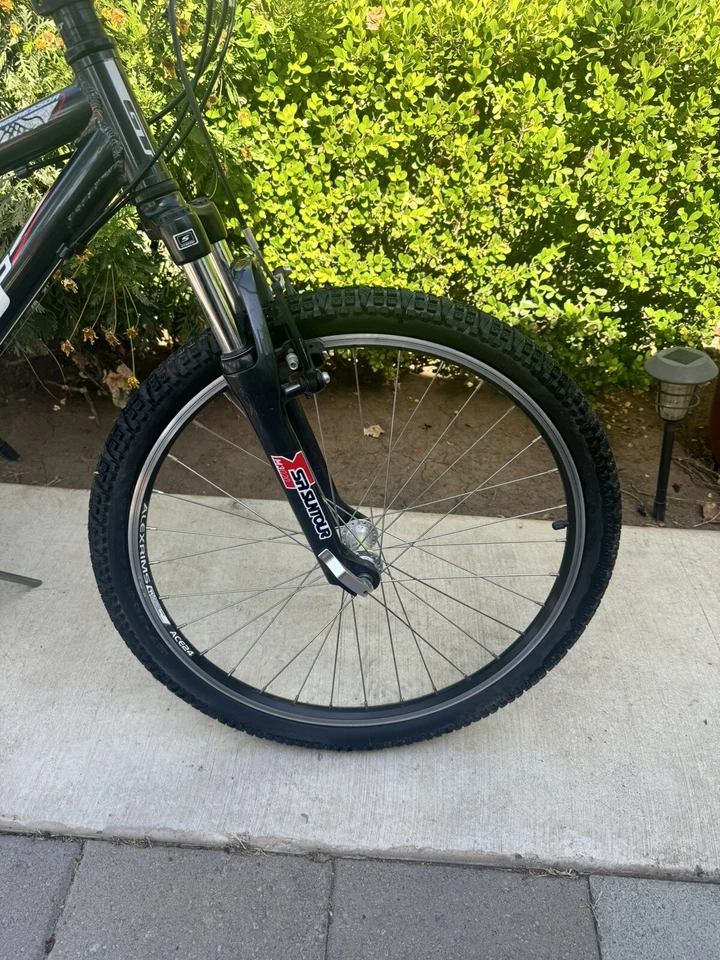 Bicicleta de velocidad Teens GT Aggressor 16" cuadro de aluminio Foto 3 de 4