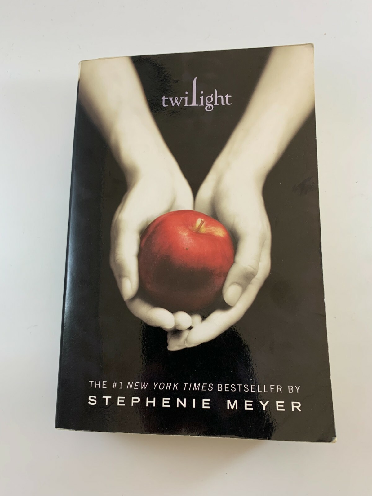 Twilight (The Twilight Saga, Book 1) - Paperback By Meyer, Stephenie
