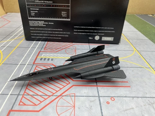 Herpa Wings 1:200 USAF SR 71 Blackbird Reconnaissance Aircraft Model Alloy Toys - Picture 4 of 28