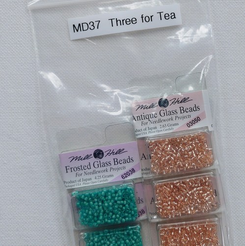 Paquete de tres gráficos y adornos de punto de cruz con cuentas de té diseños Mirabilia - Imagen 21 de 23