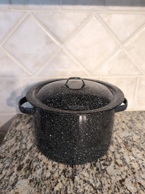 Vtg. Black Speckled Enamel Stock Pot With Lid   11'' Wide 7½'' Depth