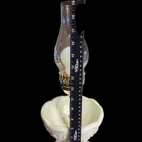 Lampada uragano vetro latte vintage McKee Toltec ciotola caramelle 19,75" vassoio portagioie hobnail - Foto 9 di 10