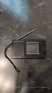 Radio Grundig Yacht Boy 230 World - Pour Pièces Ou Réparation - Récepteur 16 Bandes