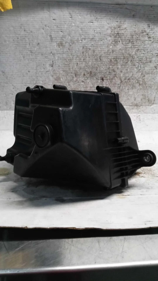 Conjunto de filtro de aire izquierdo usado se adapta a: Jaguar Xe 2017 3,0 L izquierdo grado A Foto 3 de 4