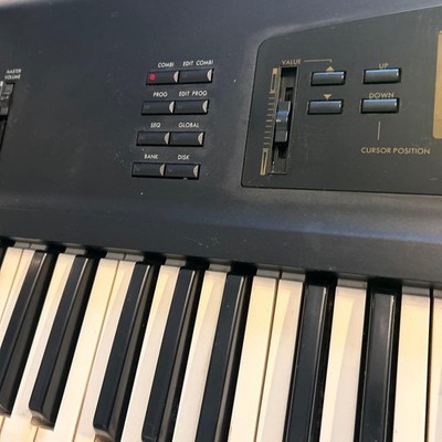Korg 01/W FD 88-key Keyboard Synthesizer Black keyboard Music