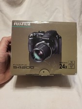 Fujifilm FinePix S4200 Black 14MP 24x Zoom 3in LCD HD Movie HDMI USB