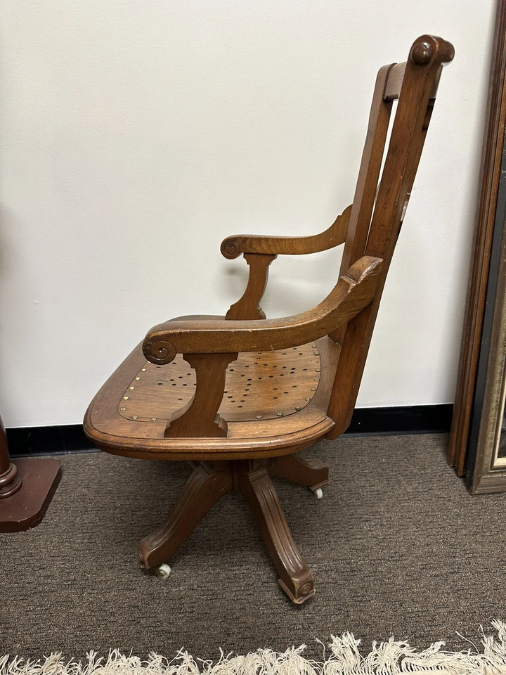 Silla giratoria de escritorio antigua vintage de nogal con brazo STAR Victorian Eastlake comprador $🚢 Foto 3 de 4