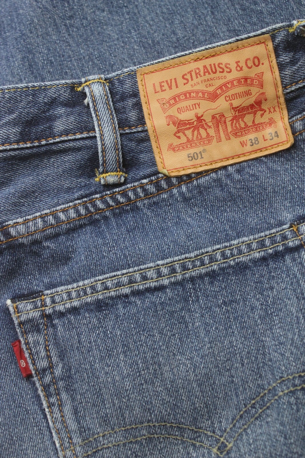 Levi's 501 Jeans Mens W38/L34 Straight Fit Button Fly Fade Effect Blue Denim thumbnail 7