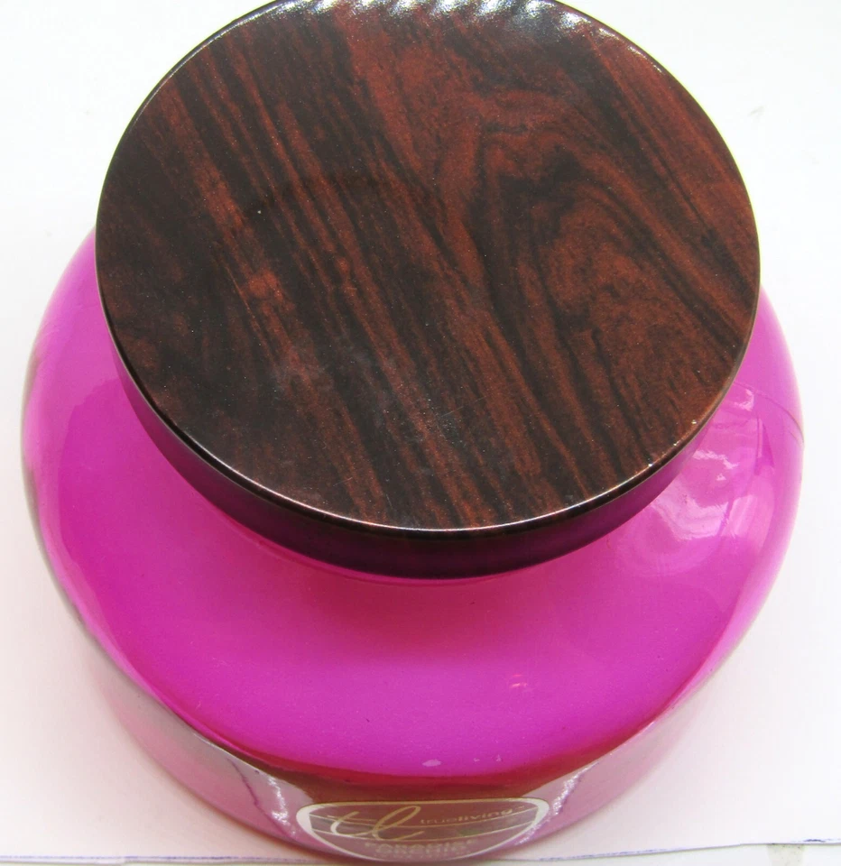 TruLiving Paradise Orchid 15 oz. Vela tarro rosa de 2 mechas. Foto 3 de 4