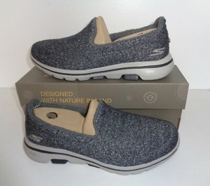 size 2 skechers go walk