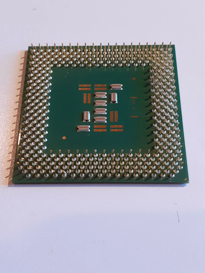 CPU VINTAGE Intel Pentium III 800EB  800/256/133/1.7 V a 133 MHz  SL4MB  SKT 370 - Immagine 3 di 3