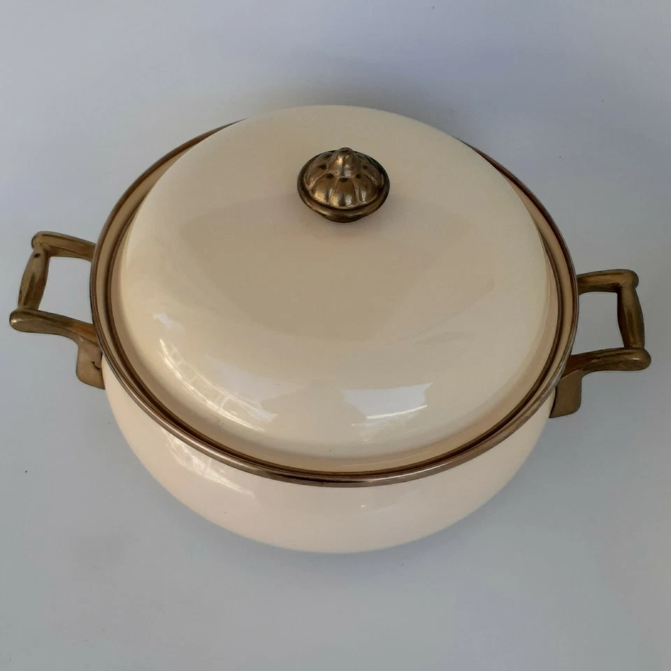 Bon Chef Enamel Pot 3 Qt. with Handles Vintage Never Used Serving Ivory Lid - Image 2 of 4