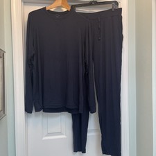 Cozy Earth Men  s Bamboo Long Sleeve Pajamas Loungewear Set in Navy Blue Size L