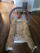 Dockatot Deluxe White With Dockatot Toy Arch