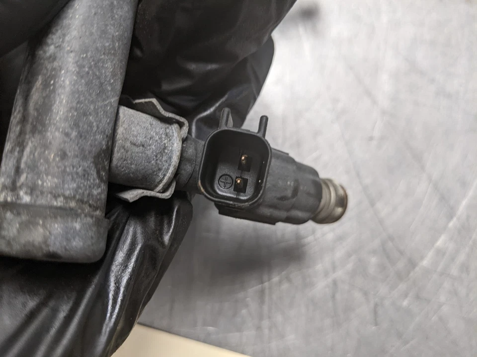 Juego de inyectores de combustible con riel para 98-00 Dodge Stratus 2.4 Foto 4 de 4