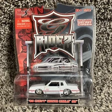 1:64 Maisto G Ridez Urban Collection 1986 Chevy 86’ Monte Carlo SS White