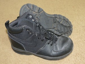 nike tennis shoe boots