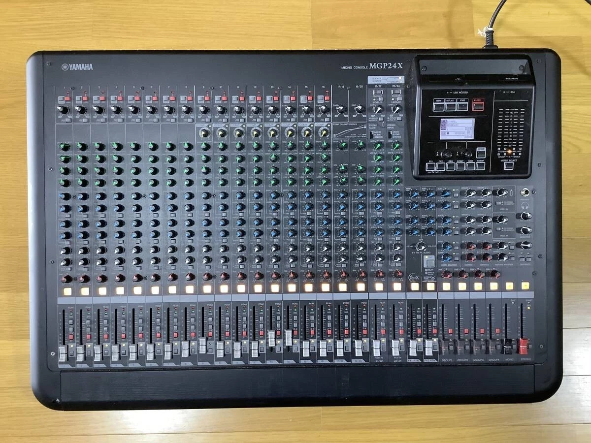 Manopola Originale Yamaha M916 Mixer Analogico 16 Canali – Anni 80, Verde Vintage, Usata In Buono Stato