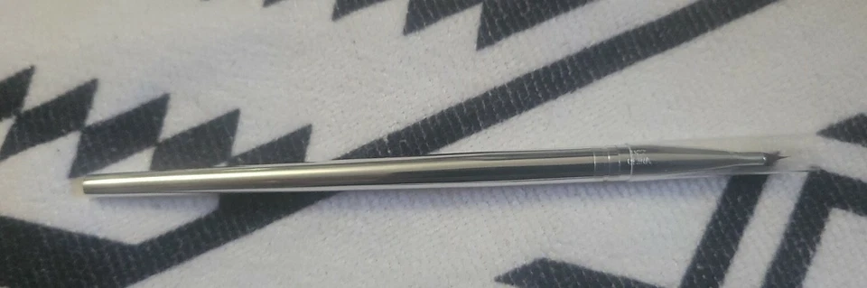 CEPILLO DELINEADOR DE OJOS CLINIQUE NUEVO EN BOLSA Foto 2 de 4