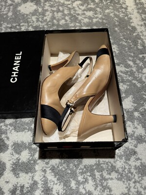 靴 Vintage Chanel Slingback Heels 36 1/2 靴 Vintage Chanel Slingback Heels 36 1/2 Vtg CHANEL TWO TONE GOLD