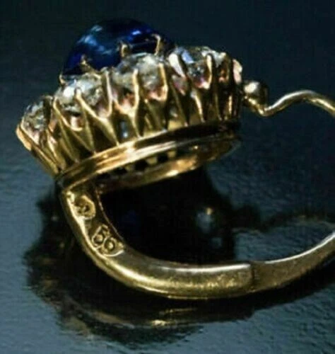 Pendientes colgantes y diamantes de zafiro creados en laboratorio de 3 quilates de oro amarillo de 14 quilates Foto 2 de 4